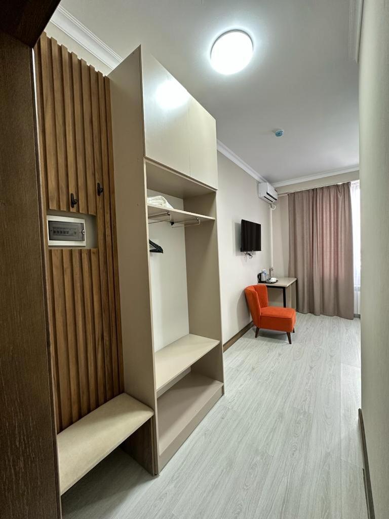 Lumarc Hotel Bishkek Exterior photo