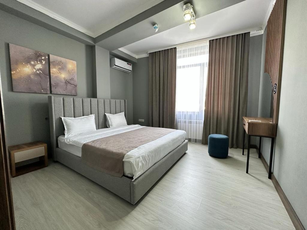 Lumarc Hotel Bishkek Exterior photo