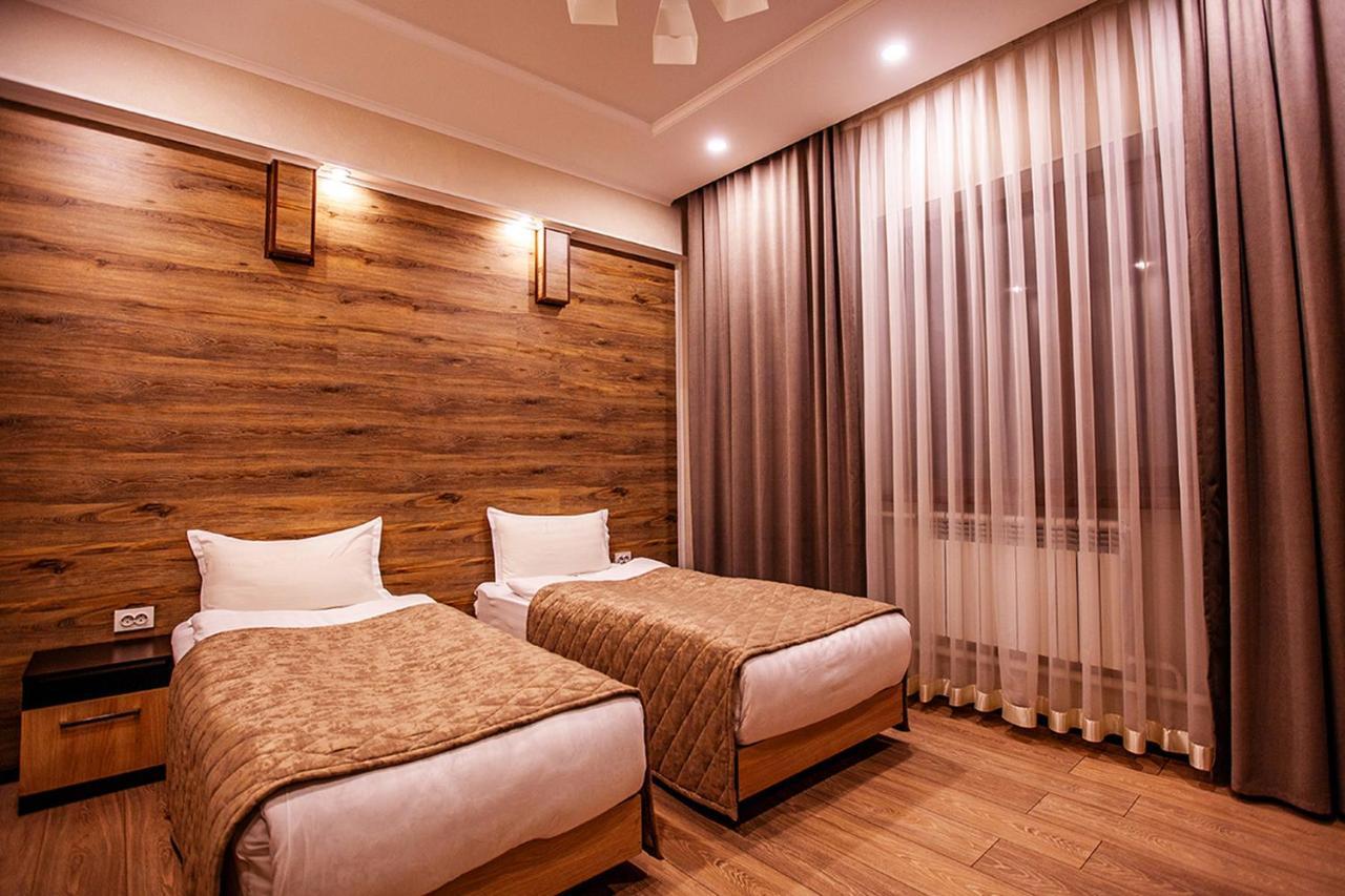 Lumarc Hotel Bishkek Exterior photo